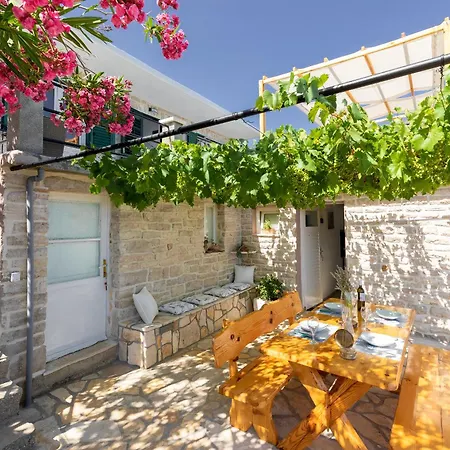 House Frankica *